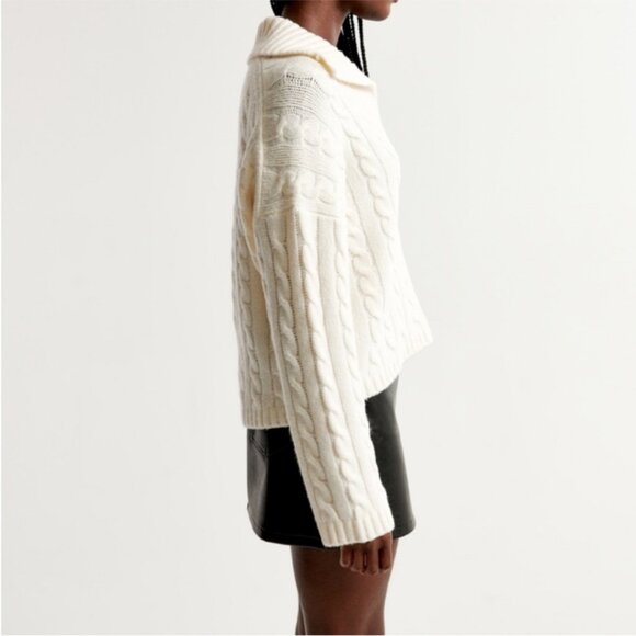 Abercrombie & Fitch Cable Knit Notch Neck Wool Blend Sweater - Picture 3 of 9